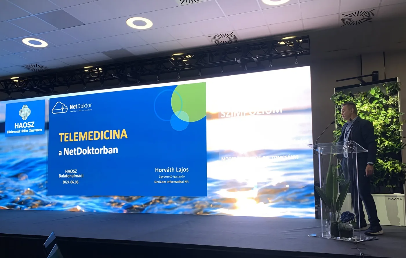 Horváth Lajos előadása a HAOSZ 2024-es balatonalmádi konferenciáján; a vetítővásznon a „Telemedicina a NetDoktorban” című dia.